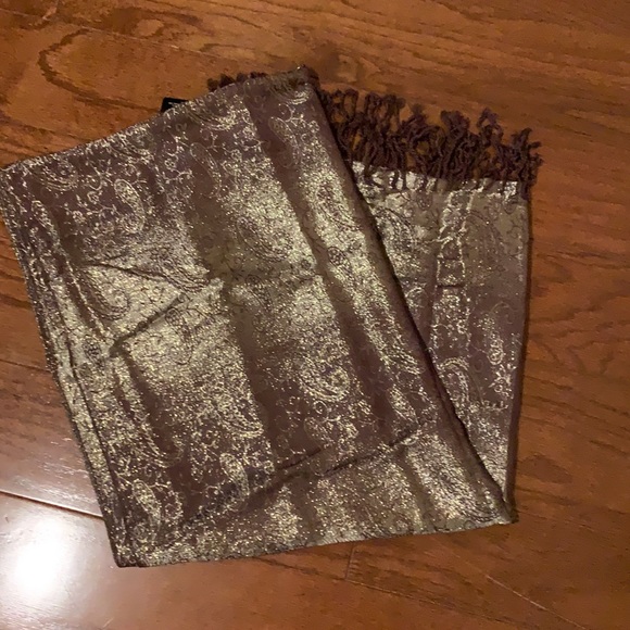 Armando Caruso Gold shawl - Picture 7 of 7